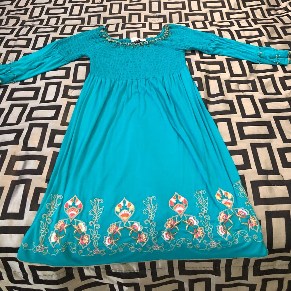 Off the Shoulder dress size M but more like a L.